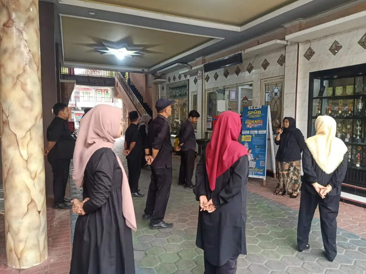 Budaya Briefing Pagi SMKS PGRI Rogojampi: Membangun Evaluasi Kinerja dan Kolaborasi Solid - Foto Kegiatan 3