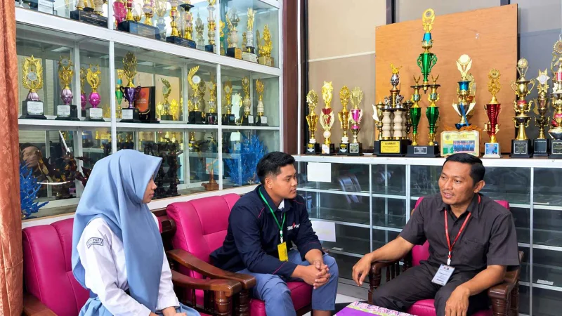 ANDI BUDI SETIAWAN, PEMBINA PROVENA JADI NARASUMBER SERAMBI SASTRA #1 DI GRAMEDIA BANYUWANGI
