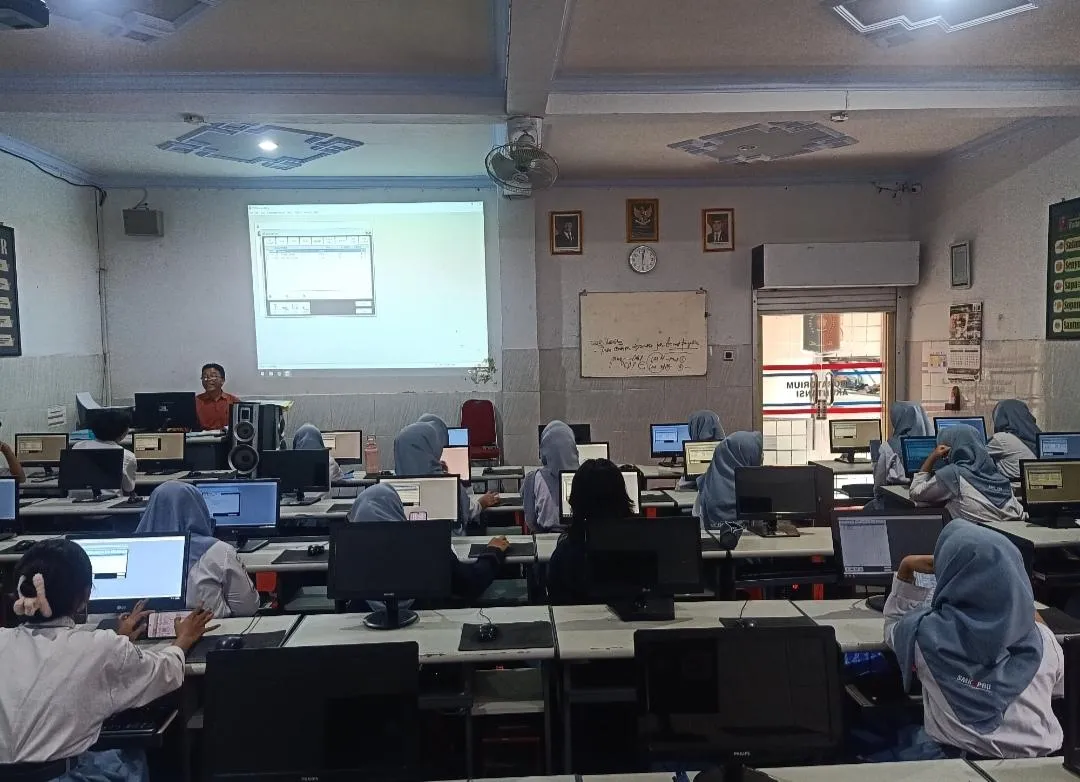 Menerapkan aplikasi program komputer akuntansi dan menginput data bisnis perusahan (MYOB)