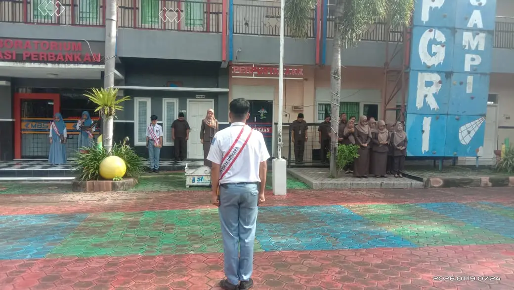 Pentingnya Menjaga Kebersihan Lingkungan Sekolah: Tanggung Jawab Bersama Warga SMK PGRI Rogojampi - Foto Kegiatan 3